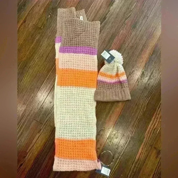 universal thread puff ball beanie & Color block scarf NWT o/s Brown Pink Orange - Picture 1 of 3
